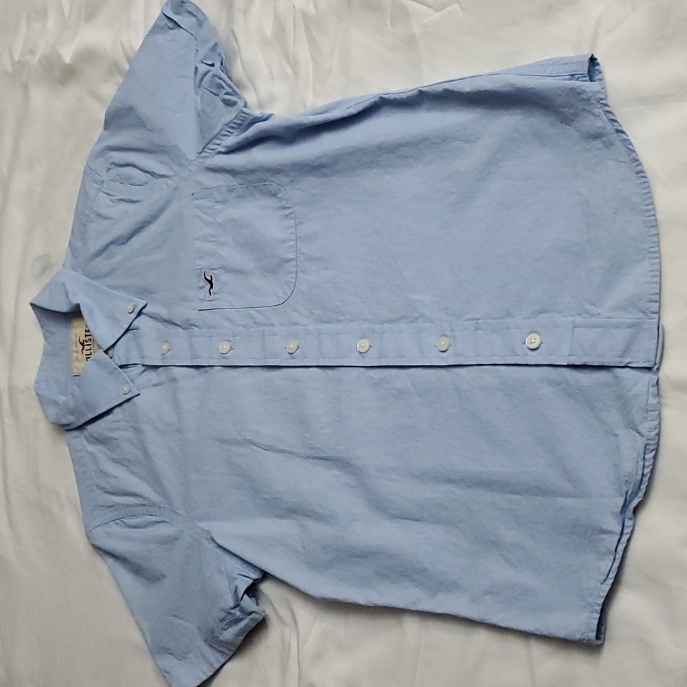 Hollister short sleeve button down shirt
